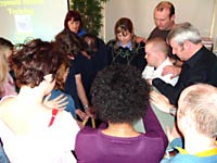 NLP Hypnosis - Group <a rel="glossary" title="Go to definition" href="http://www.nlpworld.co.uk/glossary/t/trance" class="term">Trance</a> <a rel="glossary" title="Go to definition" href="http://www.nlpworld.co.uk/glossary/t/trance" class="term">	<img title="Trance in NLP is any altered state. In hypnosis it is usually characterised by inward, one-pointed focus." alt="Trance-in-NLP-is-any-altered-state.-In-hypnosis-it-is-usually-characterised-by-i" src="http://www.nlpworld.co.uk/wp-content/plugins/glossary/images/help.png" width="16" height="16"/></a>
