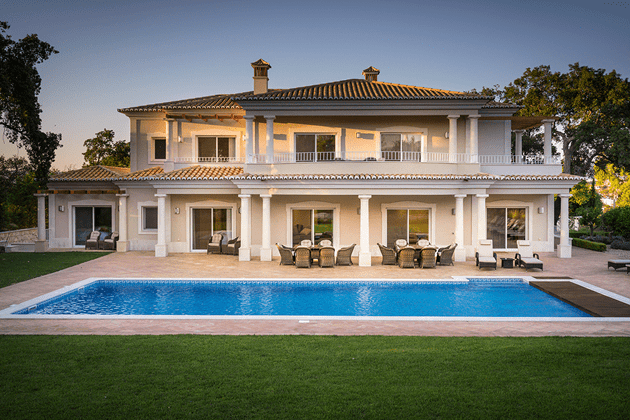 house with pool retreat